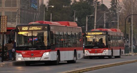 buses red